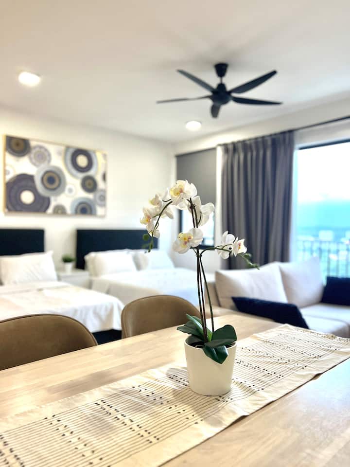 Setia Alam,trefoil Comfy Stay 2-5pax[netflix+pool] - Kapar