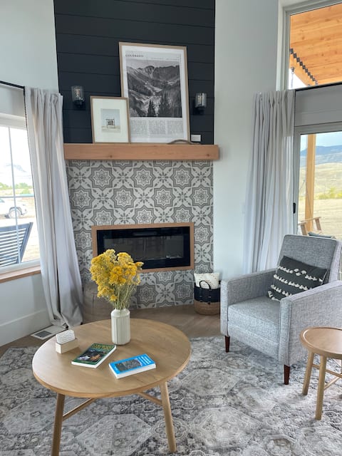 Modern Pali Farmhouse & Vineyard with hot tub