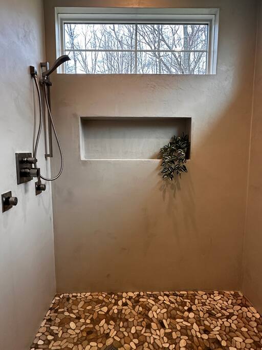 Airbnb Entire Home w/ Pool