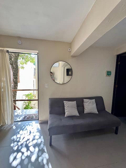 Top performing Airbnb: Peach35 Central studio in a quiet and safe area in Supermanzana 2 A