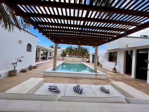 Family home, private pool, beach footsteps
