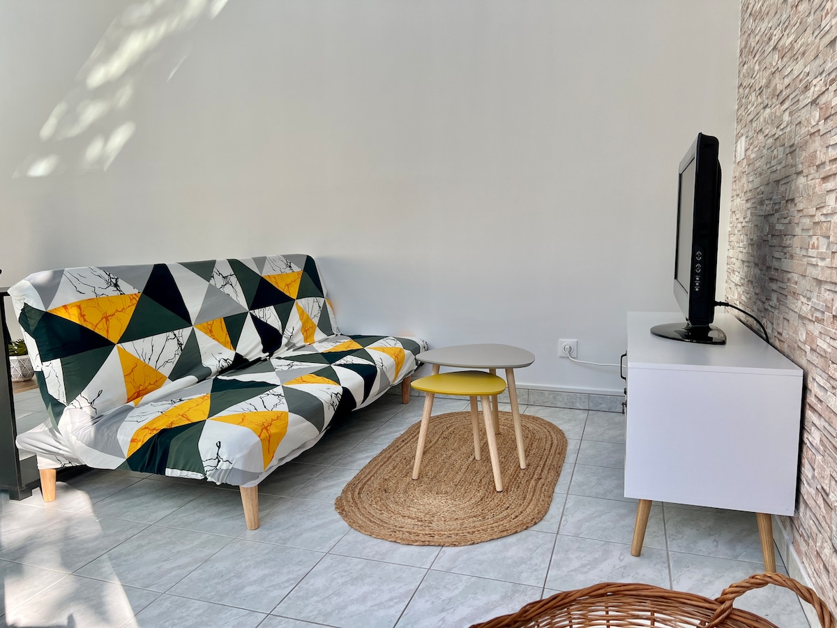 Popular Airbnb listing: House, small garden, 15 minutes from central Paris in Gentilly