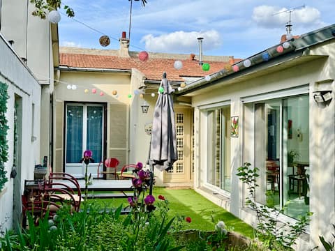 House, small garden, 15 minutes from central Paris