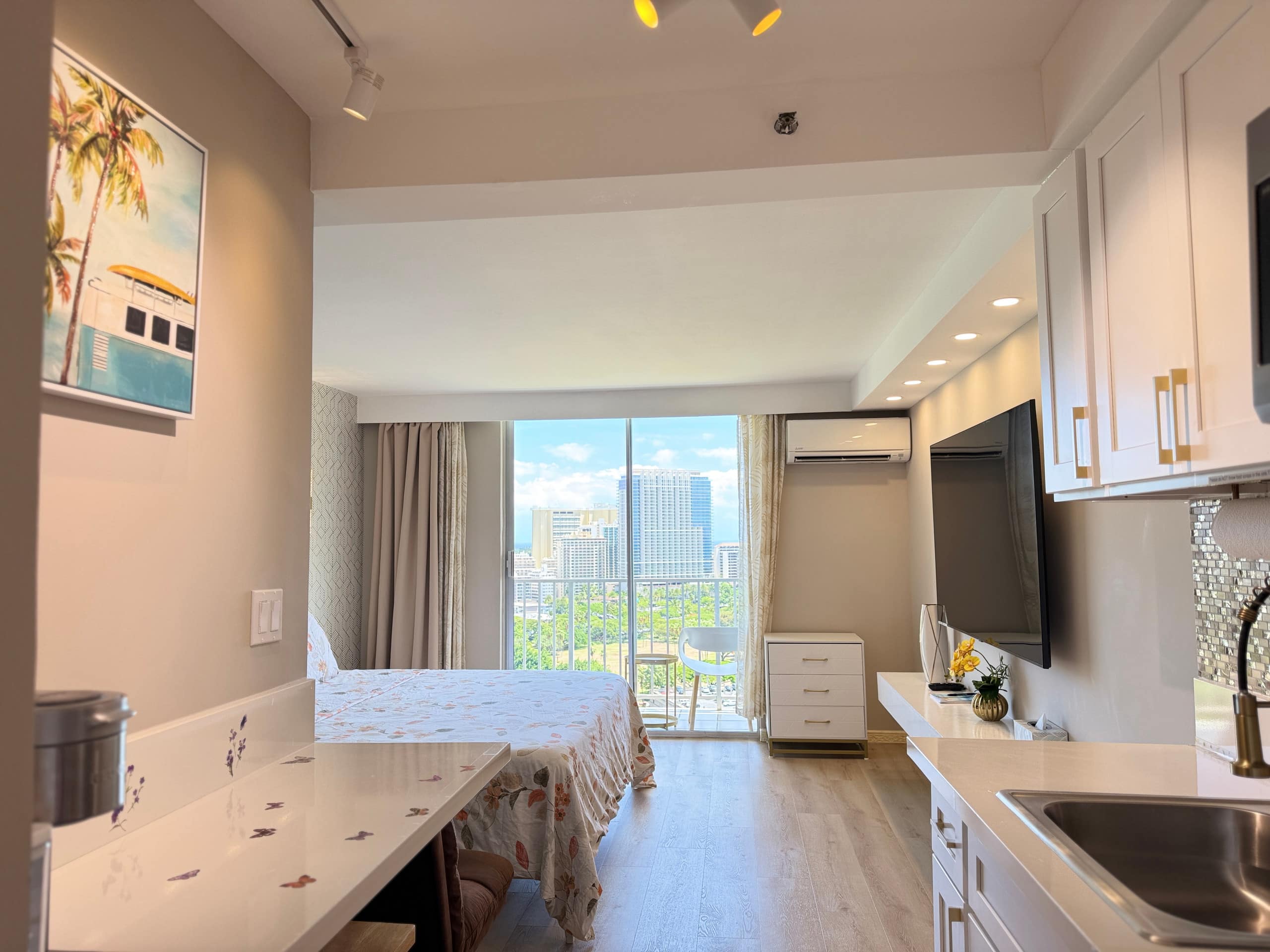 20*High Floor Waikiki Ocean View Condo w/Balcony - Image 2