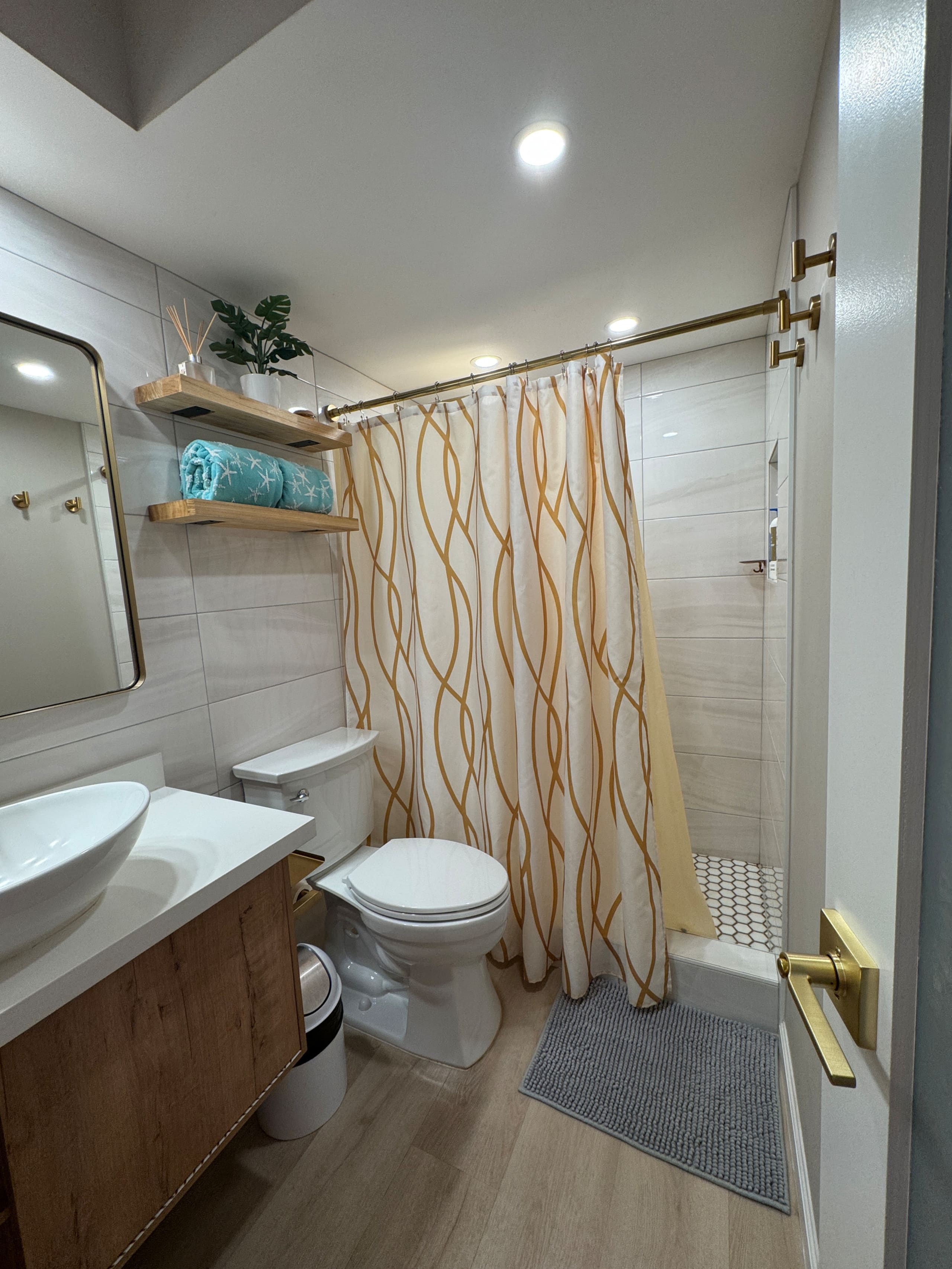 20*High Floor Waikiki Ocean View Condo w/Balcony - Image 41