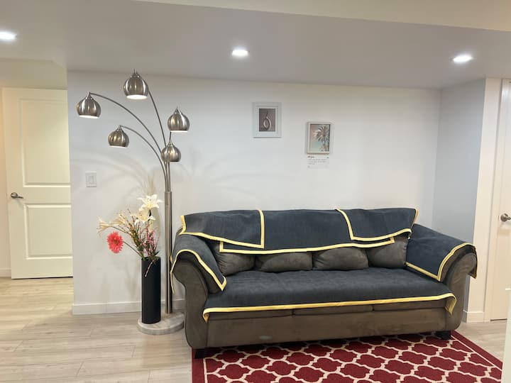 独享房源120b(basement )中心位置-可做饭可烘干
Queenie’s Home - Saskatoon