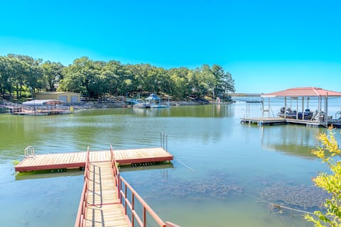 Lakefront | Dock | Fire pit | Sleeps 8