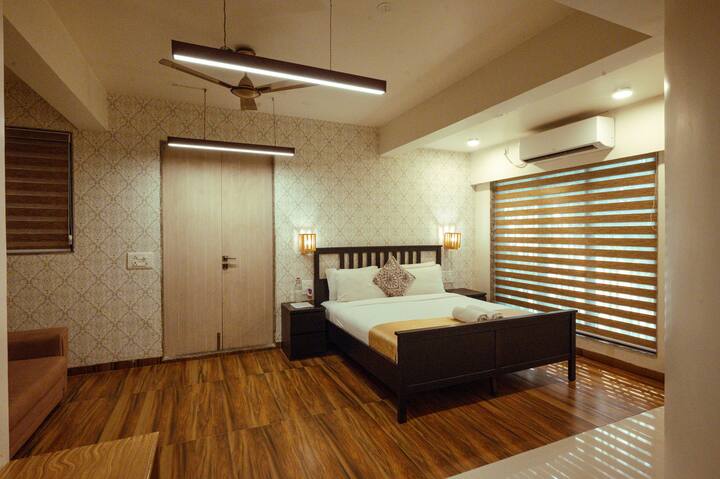 Bedroom 1 image 5
