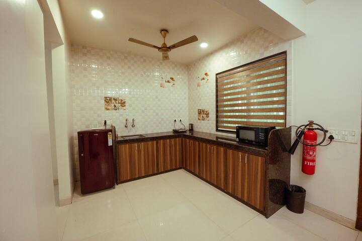 Full kitchen image 1
