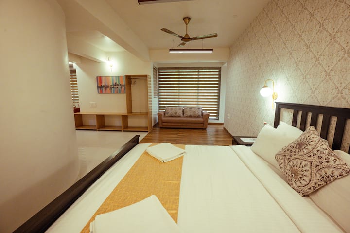 Bedroom 1 image 2