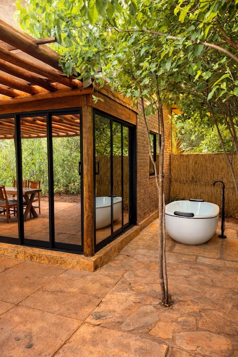 Toca do Barreiro ecological house near the park.