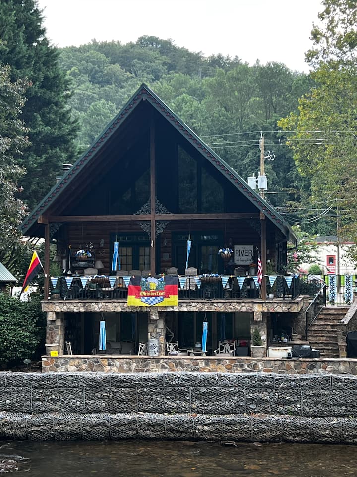 Spectacular Riverfront Porch, The Fulton Chalet Apartments for Rent