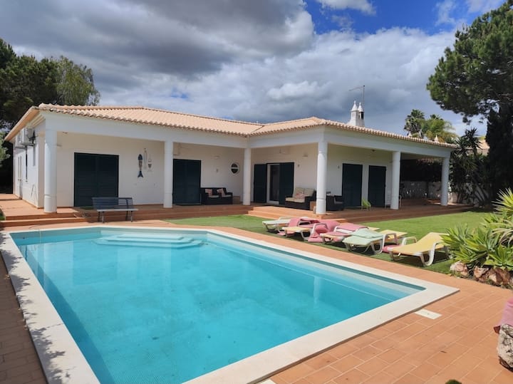 V2 Jardim E Piscina Privada Aquecida - Albufeira