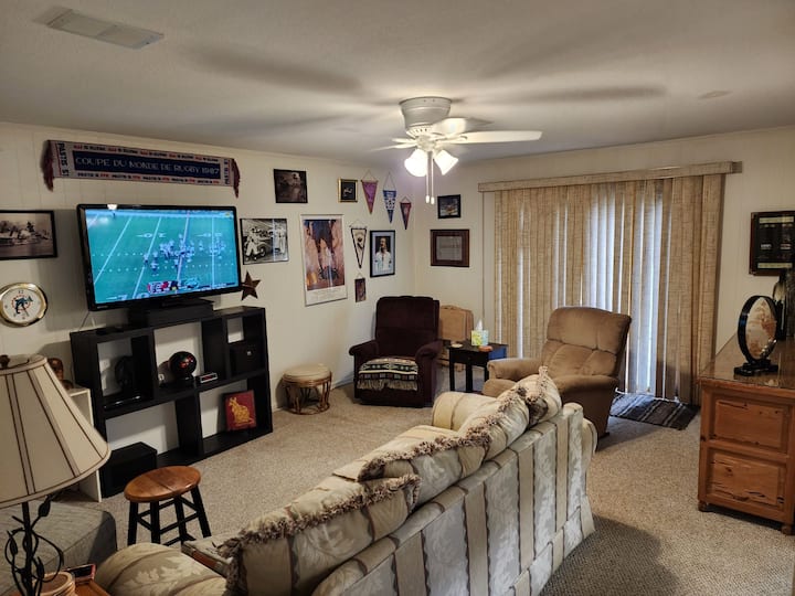 Tallahassee Suburban Retreat - Tallahassee, FL