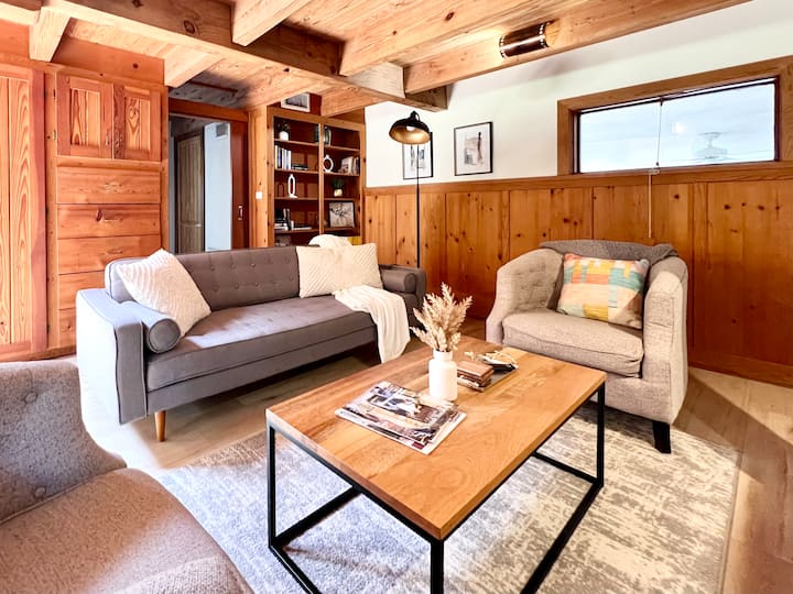 Cozy Woodsy Cabin Wonder • Games • 5 Min Dt Drippn - Dripping Springs, TX