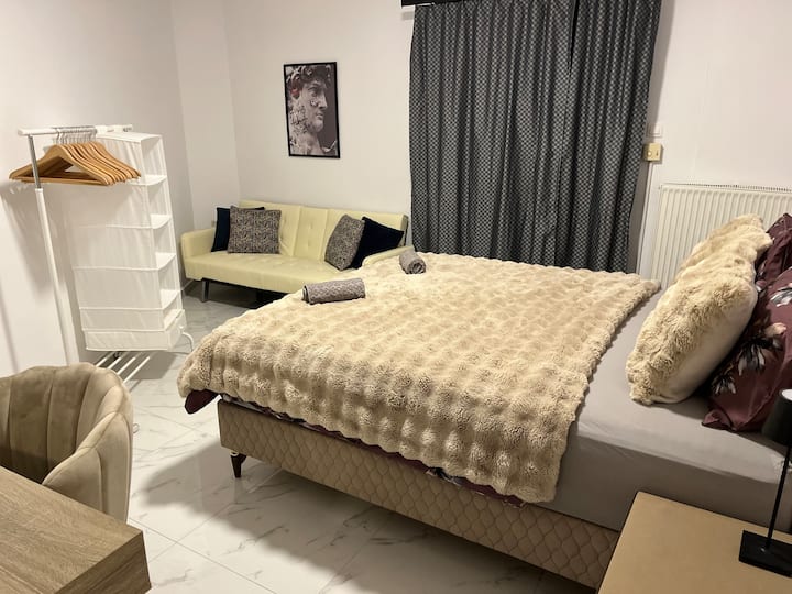 Schlafzimmer 1