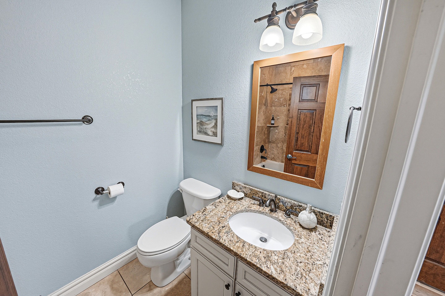 Perfect for families and groups, this private ensuite bathroom offers updated finishes and a bright, relaxing coastal atmosphere.