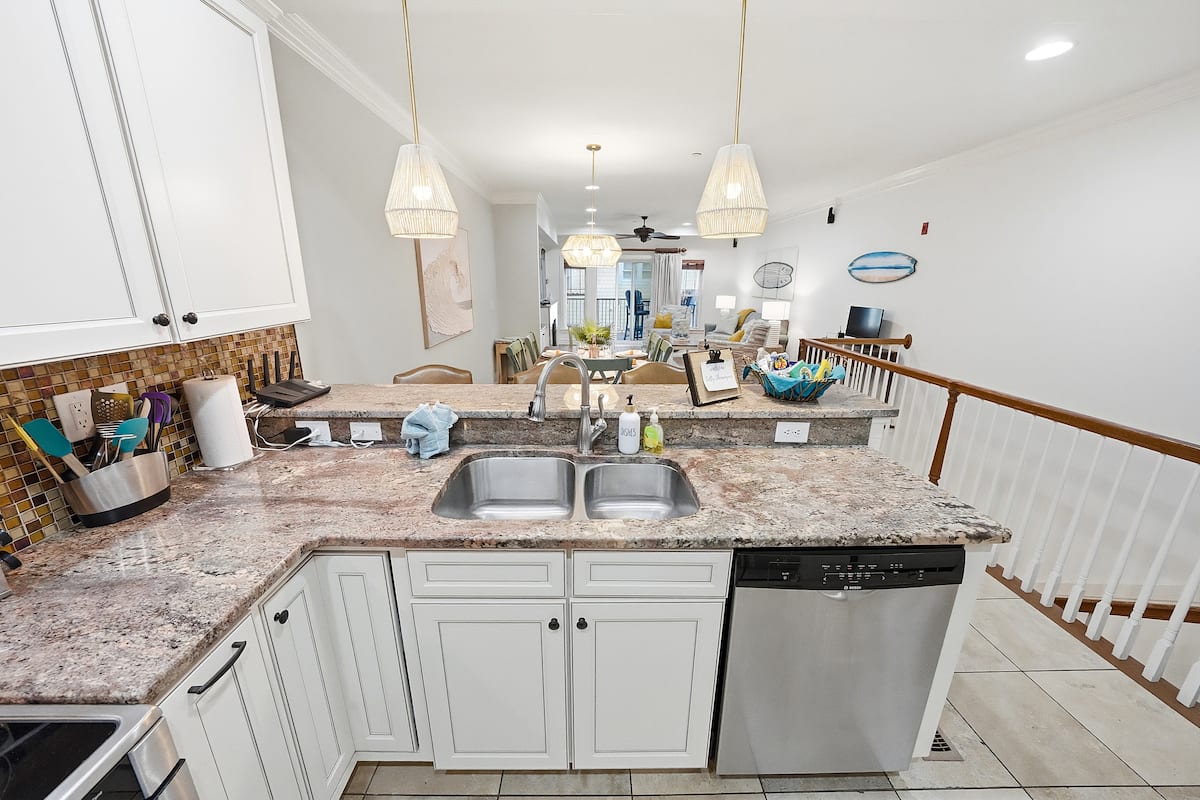 Bright, fully equipped kitchen