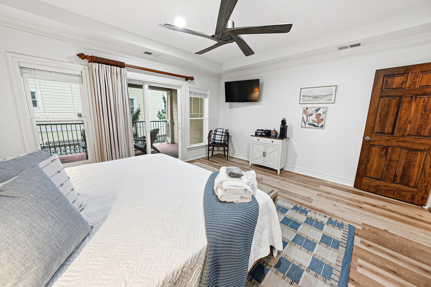 Wake up in the king master suite, brew coffee in your room, and step onto the balcony to start your beach day.