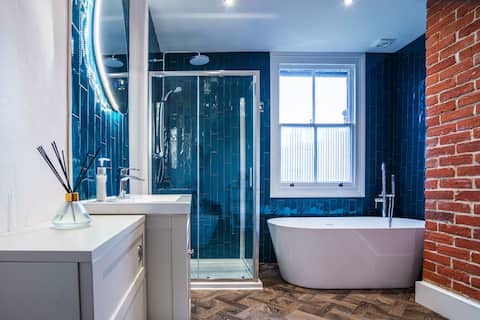 Successful Airbnb property: Stylish City Centre Apartment Sleeps 6 in Canterbury
