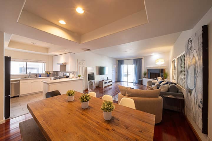 Spacious Venice Beach Getaway - Venice Beach, CA