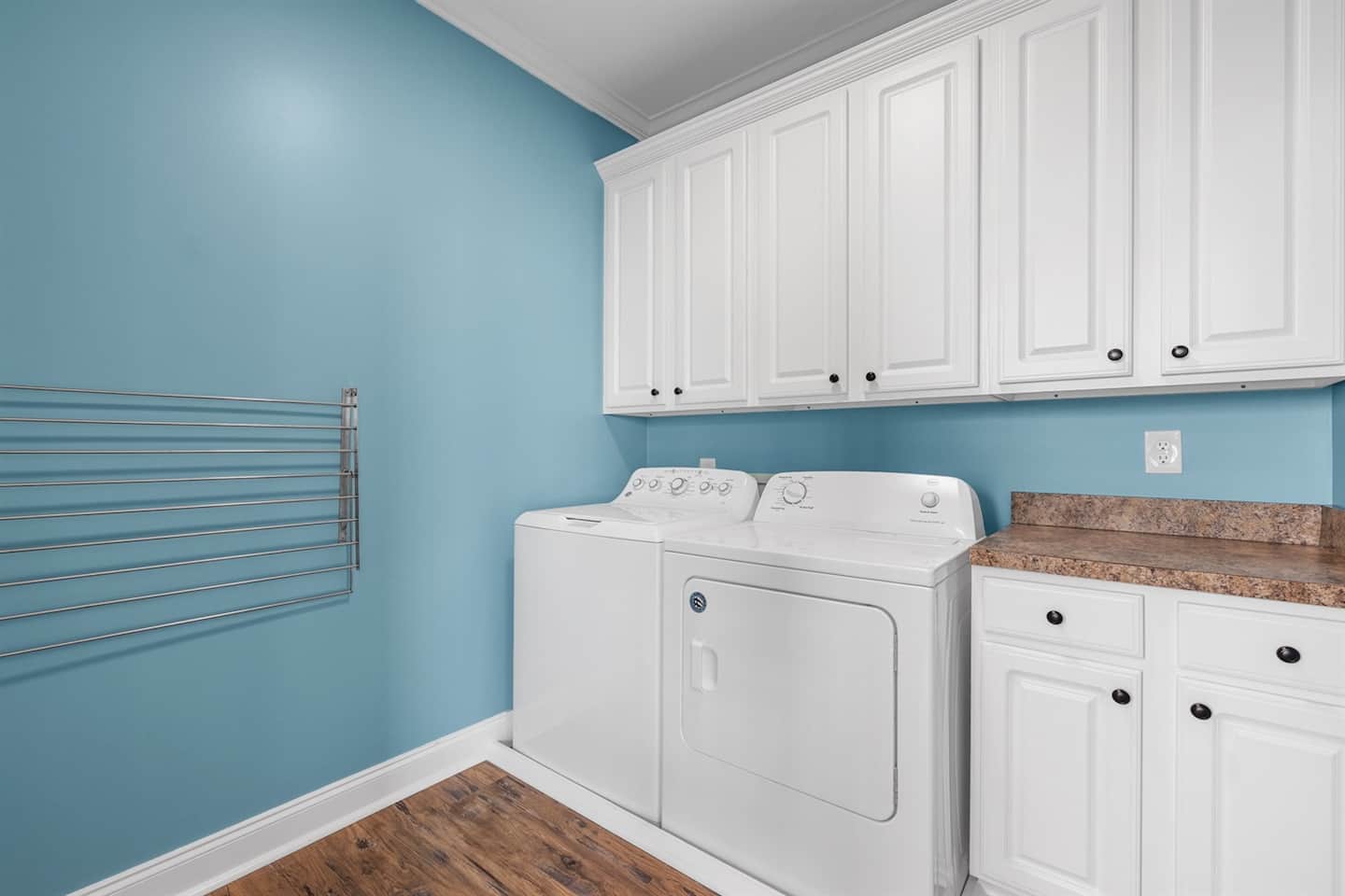 Run a load mid-week and pack light coming in. Laundry on-site keeps a long stay easy.