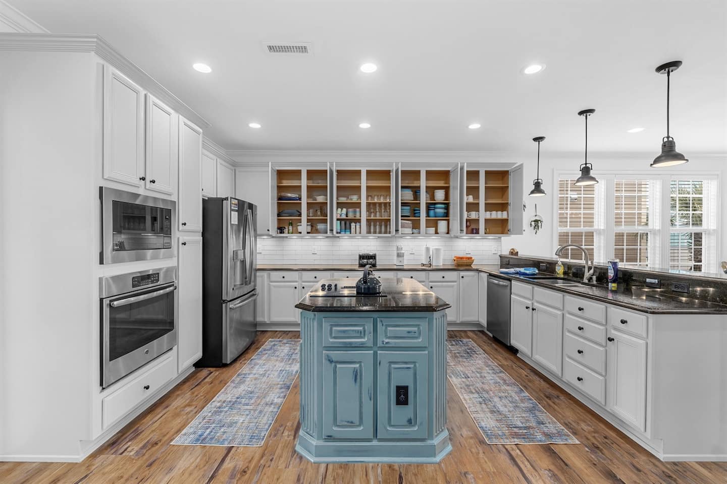 Find the blender, cookware, and wine glasses already stocked. Cook the way you do at home.