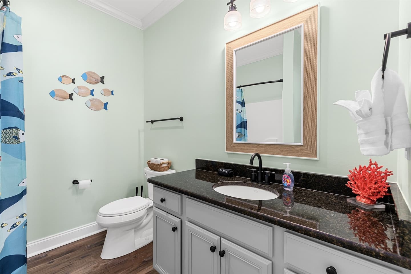 Queen Bed Ensuite Bathroom