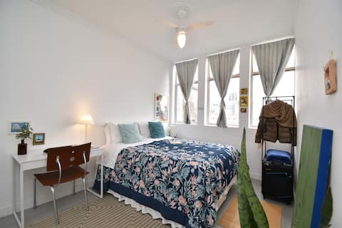 Top performing Airbnb: European-style studio with self check-in in Centro