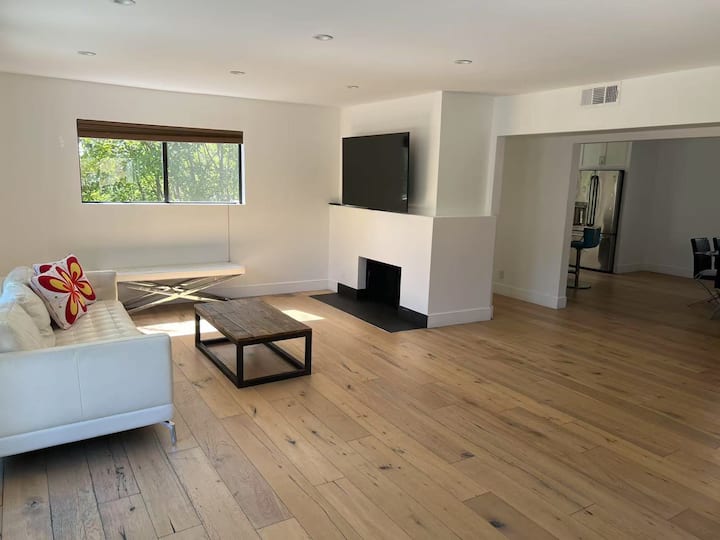 The Hollywoodland Family House - Calabasas, CA