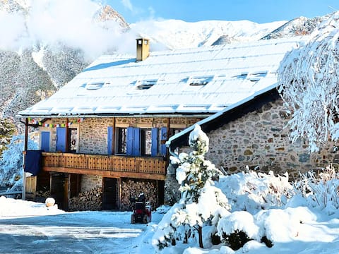 Large mountain gîte