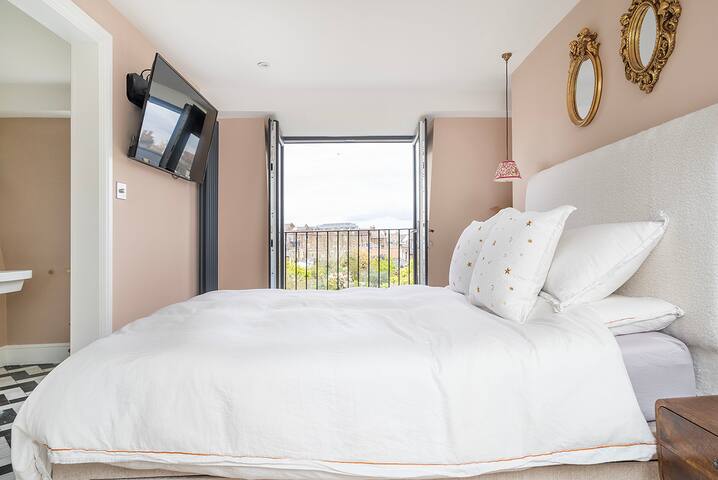 Home in Southfields (Wimbledon Tennis 10 min walk) gallery image 5