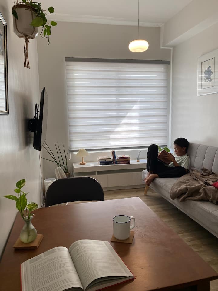 1 Bedroom W/ Balcony, Wifi, Smart Tv, Mesavirre - Silay