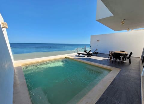 Oceanfront house with spectacular views. Paradise
