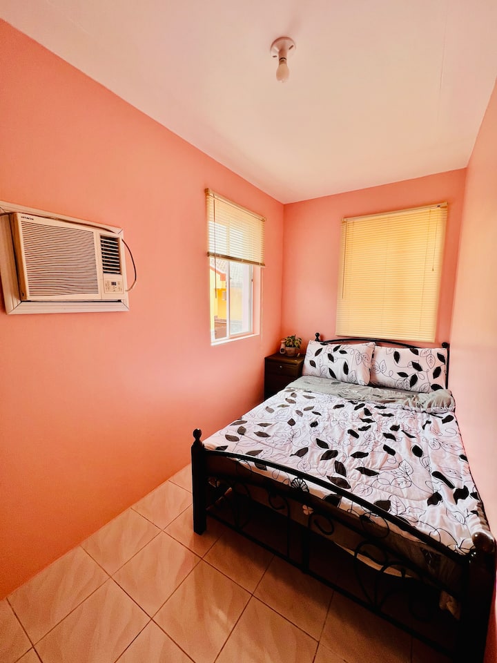 Cama doble con aire acondicionado