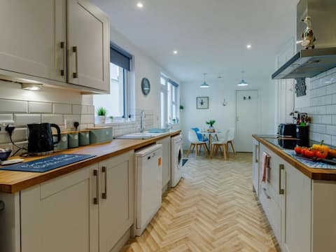 4 Bed in Brixham (oc-90449)