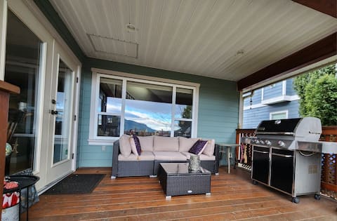 Cowichan Bay Charmer