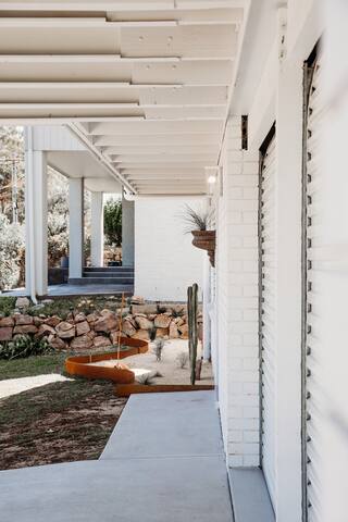 Wanda Inn - stylish, pets and steps to the water
