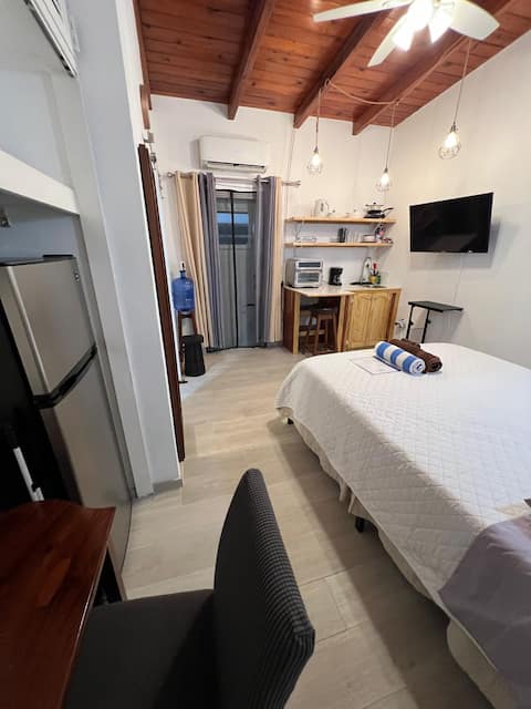 Studio- Spacious garden area / on-site car rental