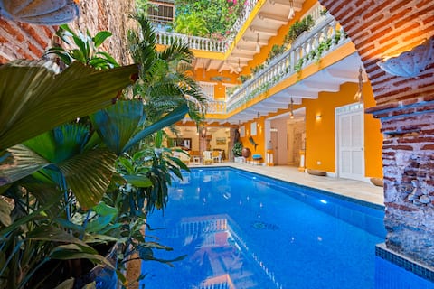 15 BR Mansion in the Walled City - Staff Included