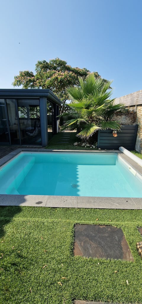 Quiet family home • Swimming pool, stove & wifi