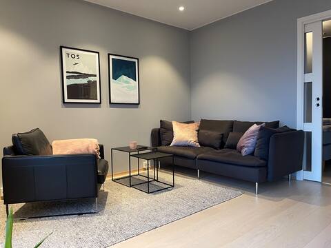 Top performing Airbnb: Your Arctic Base – Central Tromsø, Amazing View in Troms