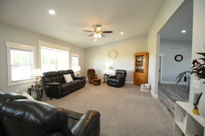 Quiet Acres In Oskaloosa Ks - Perry Lake, KS