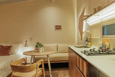 Stylish Loft in vibrant Laureles – A/C & Wi-Fi