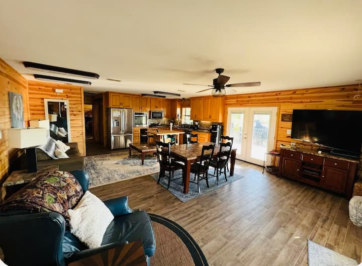 Hideaway Ranch: Private/entire Home/upper & Lower! - Breckenridge, TX
