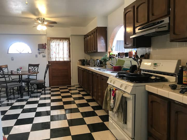 Relaxing Room W/ Private Toilet. - El Paso, TX