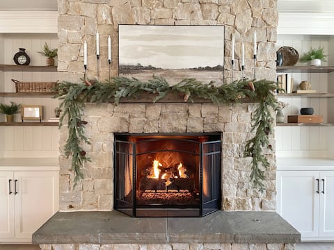 Luxury Lakefront | Hot Tub | Movie Room | Fire Pit