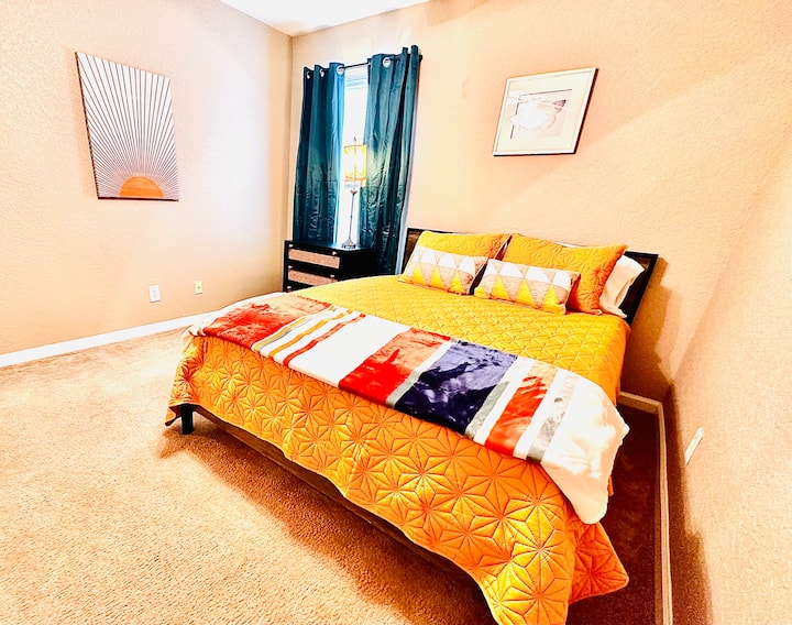 Брачен кревет (широк 150-179 см) во спалната соба бр. 2 на горниот кат 