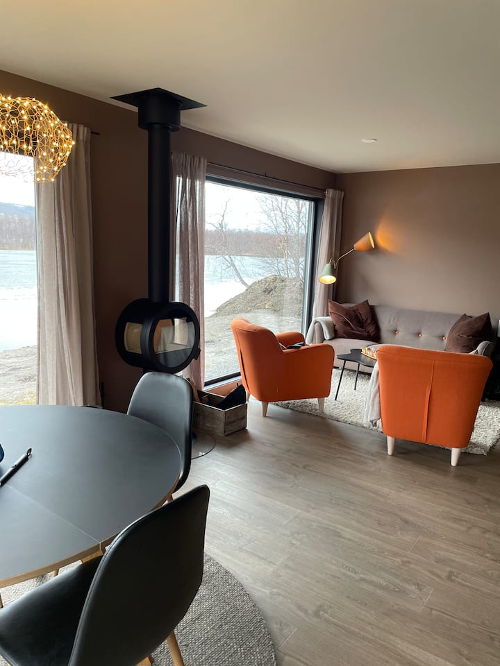 Cabin By The Waterfront - ノルウェー