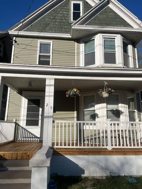 Beautiful 5 bedrm , 3.5 bathroom, private parking